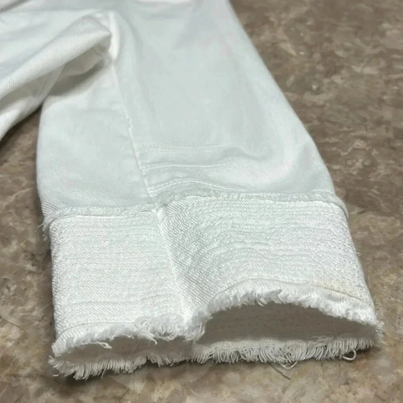 White jean jacket, PTP 19”Silver grommets,fray,crop,
Hook& clasp,boho,festival - Picture 9 of 17